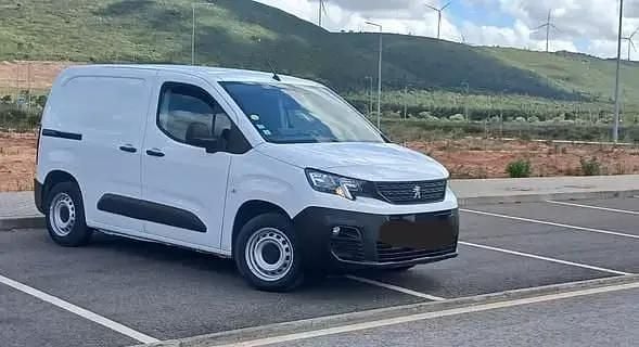 Branco Usado 2019 Peugeot Partner Monovolume | € 9.990 (Super Preço) - Imagem 1/4