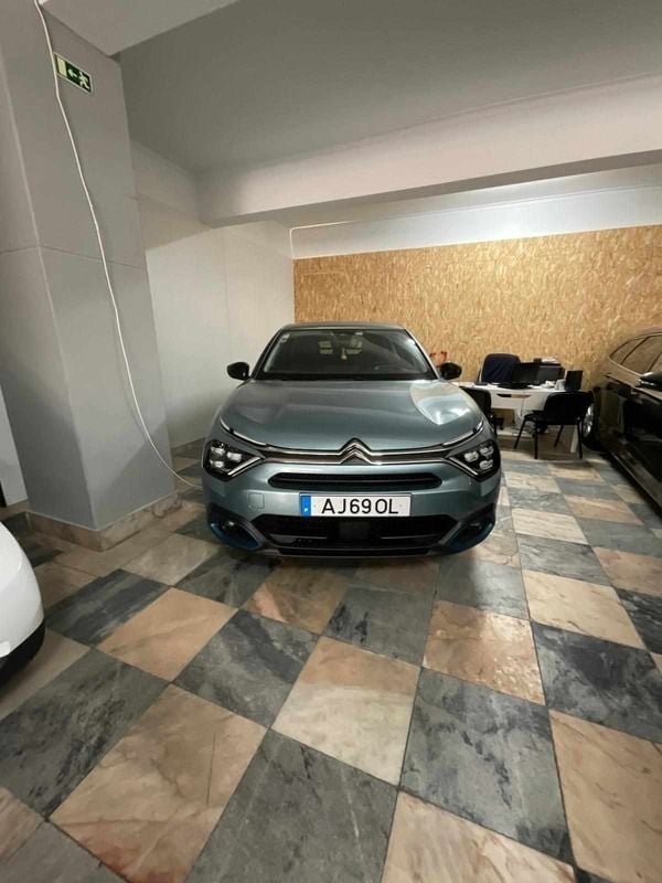 Usado Citroën e-C4 Feel 100 kW (136 HP) 2021 Azul escuro Sedan