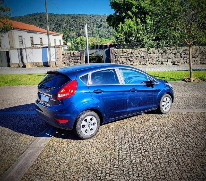 Azul Usado 2011 Ford Fiesta Citadino | € 6.199 (Preço justo) - Imagem 1/3