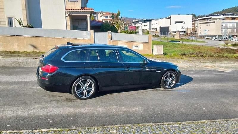 Preto Usado 2012 BMW 520 Carrinha | € 13.900 (Preço justo) - Imagem 1/4