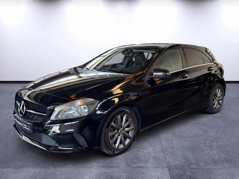 Preto Usado 2017 Mercedes A180 Citadino | € 18.400 (Preço elevado) - Imagem 1/4