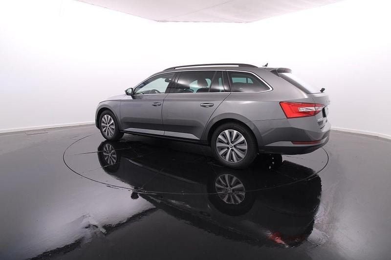 Usado Skoda Superb 150 HP (110 kW) 2023 Cinzento