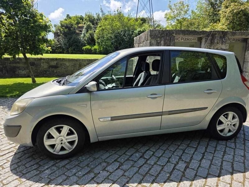 Cinzento Usado 2004 Renault Scénic II Monovolume | € 2.490 (Preço justo) - Imagem 1/4