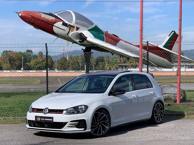 Branco Usado 2015 VW Golf VII R-line Sedan | € 14.990 (Preço elevado) - Imagem 1/4