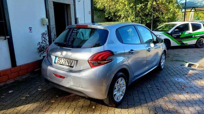 Usado Peugeot 208 Active 102 HP (75 kW) 2018 Cinzento Citadino