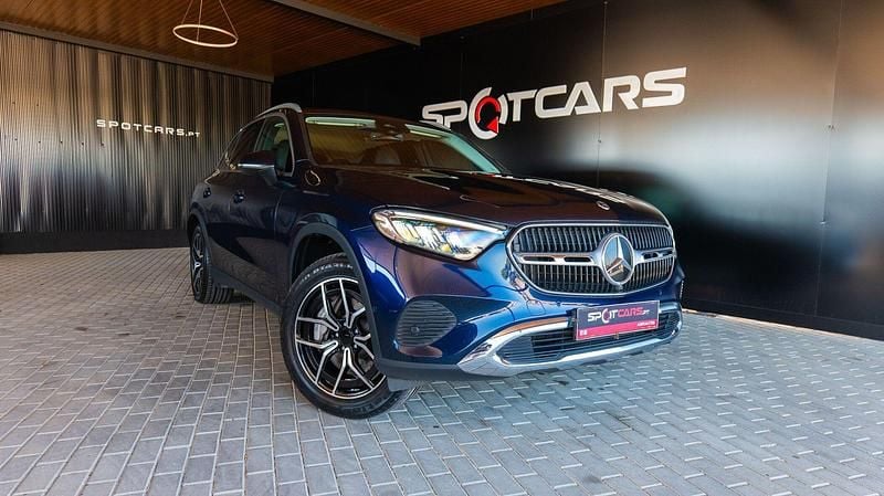 Azul Usado 2023 Mercedes GLC300 SUV | € 62.990 (Bom preço) - Imagem 1/4
