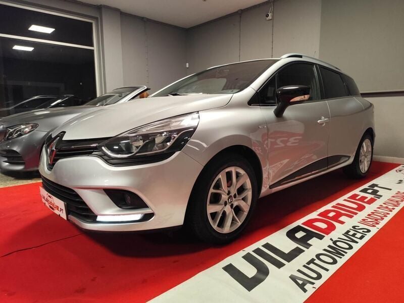 Cinza Usado 2021 Renault Clio V LIMITED Carrinha | € 13.780 (Preço justo) - Imagem 1/4