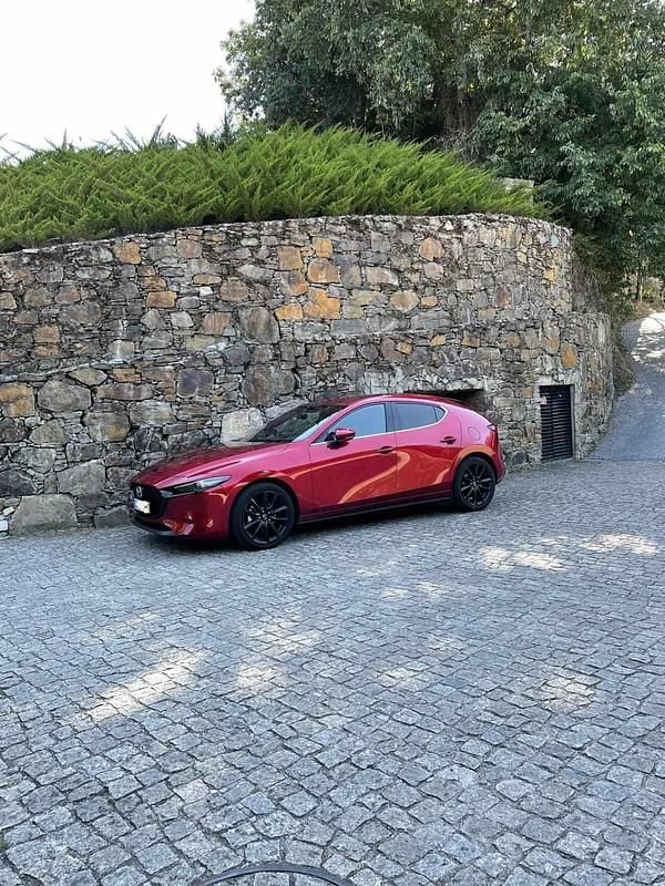 Vermelho Usado 2019 Mazda 3 Citadino | € 19.900 - Imagem 1/4