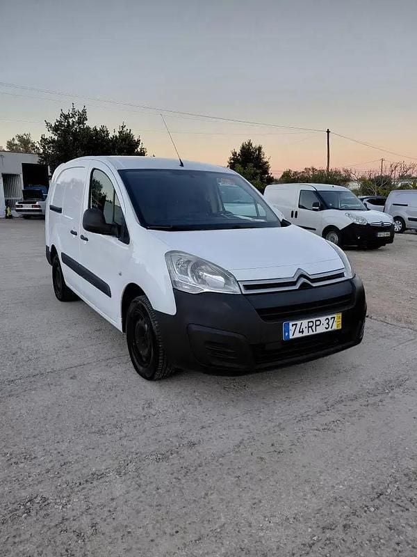 Branco Usado 2016 Citroën Berlingo | € 11.900 (Caro) - Imagem 1/4
