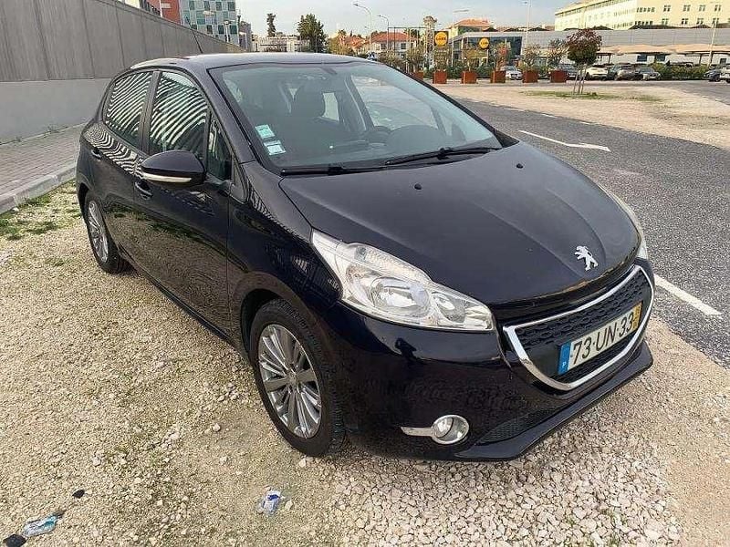 Azul Usado 2015 Peugeot 208 Citadino | € 7.950 (Preço justo) - Imagem 1/4