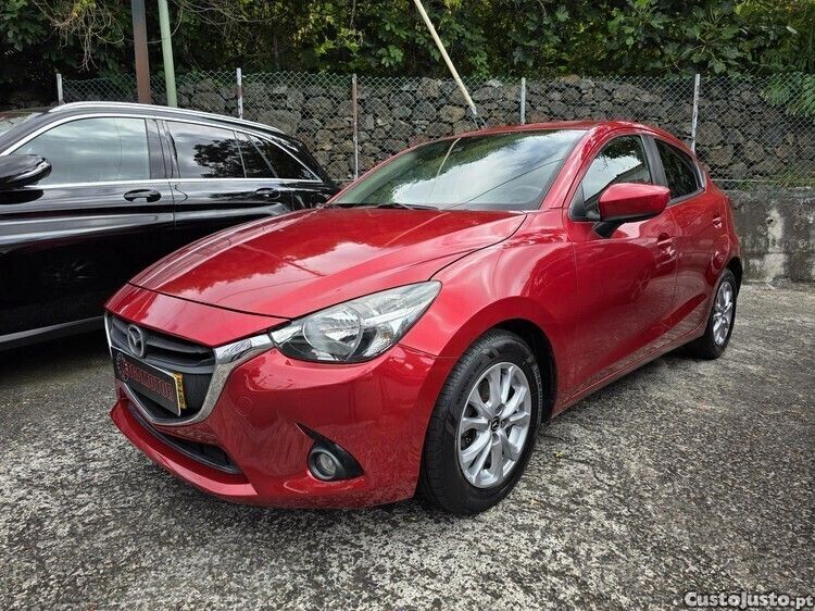Vermelho Usado 2015 Mazda 2 Evolve | € 7.900 - Imagem 1/1