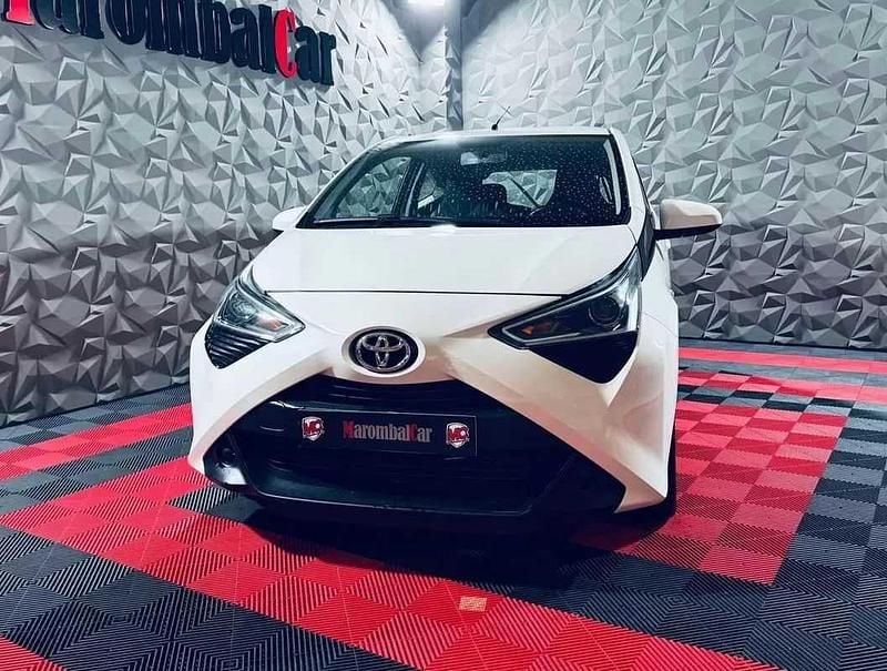 Usado Toyota Aygo X-play 72 HP (52 kW) 2020 Branco Citadino