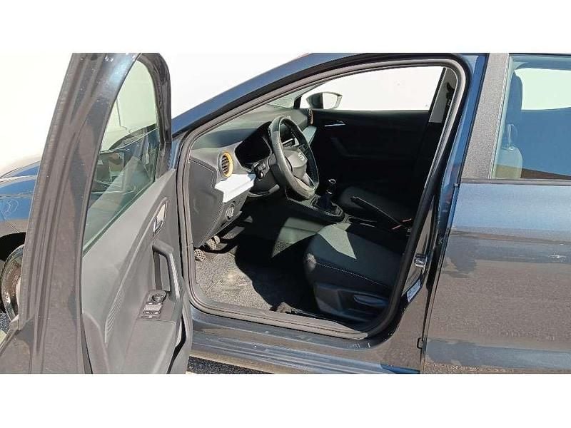 Usado Seat Ibiza Style 95 HP (69 kW) 2023 Cinzento escuro metalizado Citadino