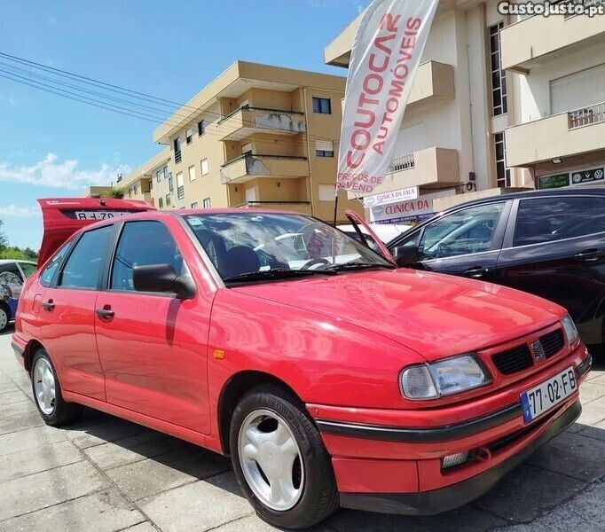 Vermelho Usado 1995 Seat Cordoba | € 1.499 - Imagem 1/1