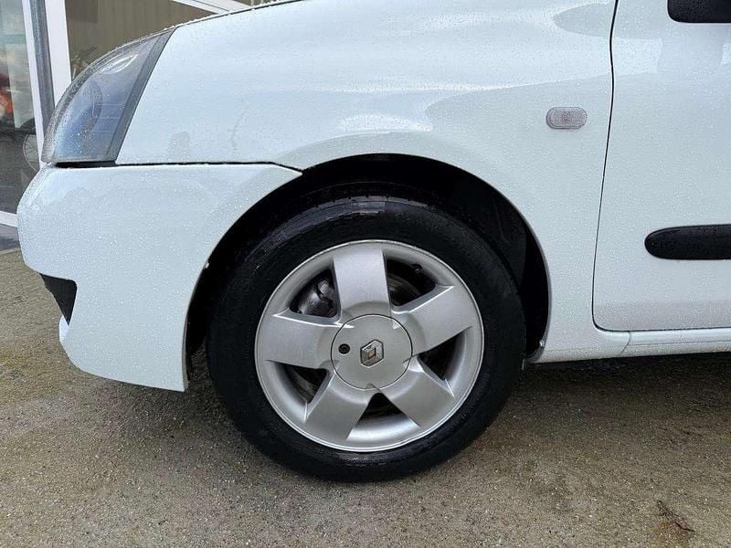 Usado Renault Clio II 68 HP (50 kW) 2007 Branco