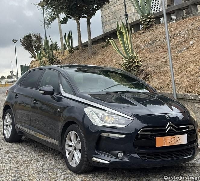 Cinza Usado 2013 Citroën DS5 Sport Chic Citadino | € 11.450 (Super Preço) - Imagem 1/1