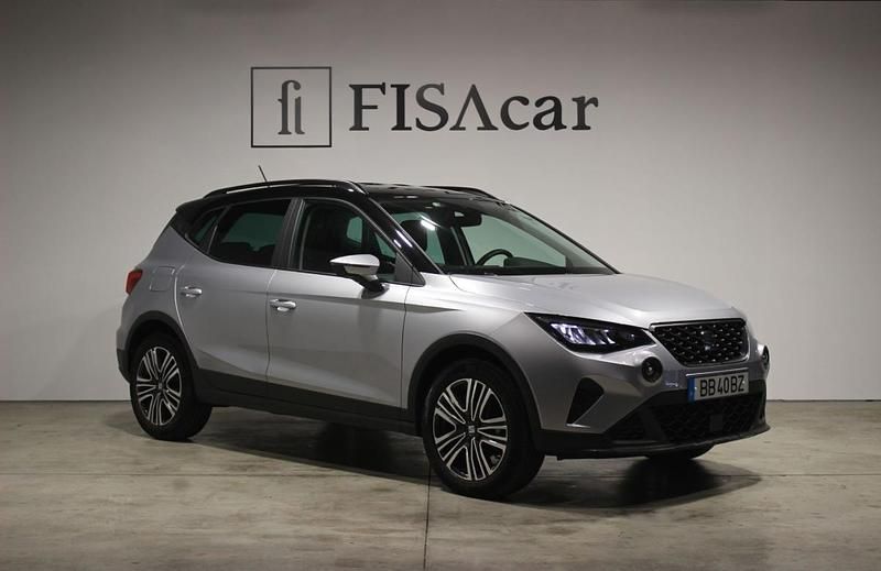 Cinza Usado 2023 Seat Arona Style SUV | € 17.900 (Preço justo) - Imagem 1/4
