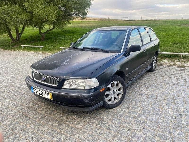 Usado 2000 Volvo V40 Carrinha | € 1.600 - Imagem 1/4