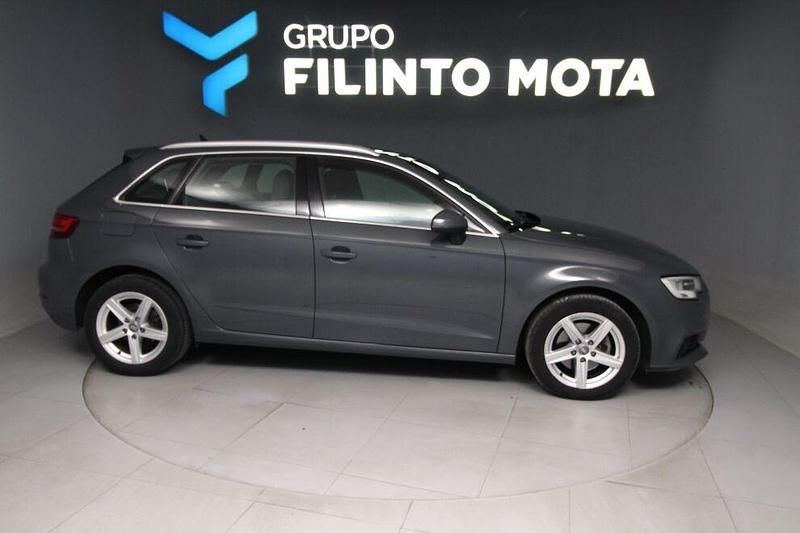 Usado Audi A3 116 HP (85 kW) 2019 Cinza Sedan