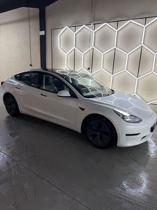 Usado 2021 Tesla Model 3 Standard Range Sedan | € 24.000 (Preço justo) - Imagem 1/4