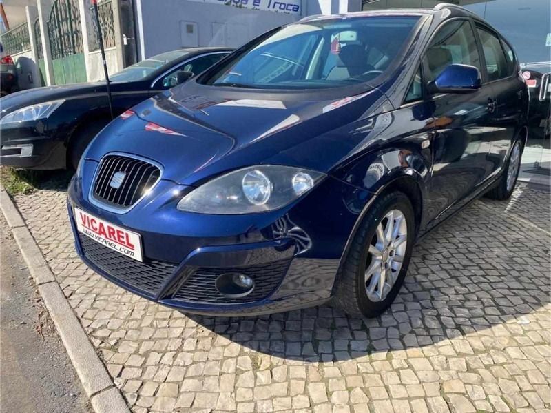 Azul Usado 2010 Seat Altea Monovolume | € 6.500 (Bom preço) - Imagem 1/4