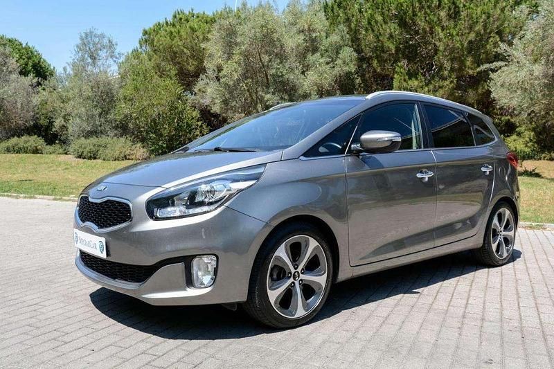 Cinza Usado 2015 Kia Carens Monovolume | € 13.950 (Bom preço) - Imagem 1/4