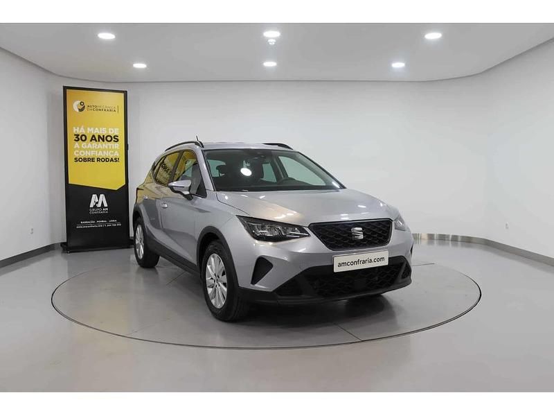Cinzento Usado 2023 Seat Arona SUV | € 19.880 (Preço justo) - Imagem 1/4