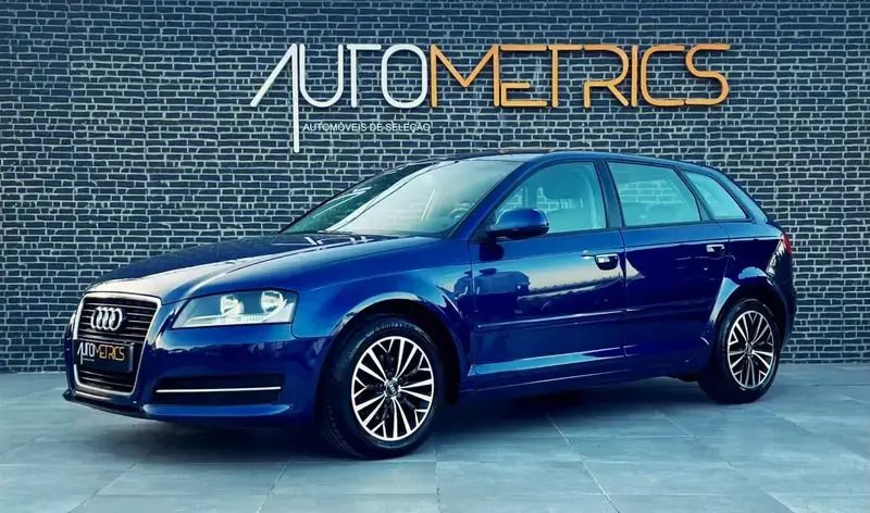 Azul Usado 2011 Audi A3 Sportback Attraction Citadino | € 12.500 - Imagem 1/4