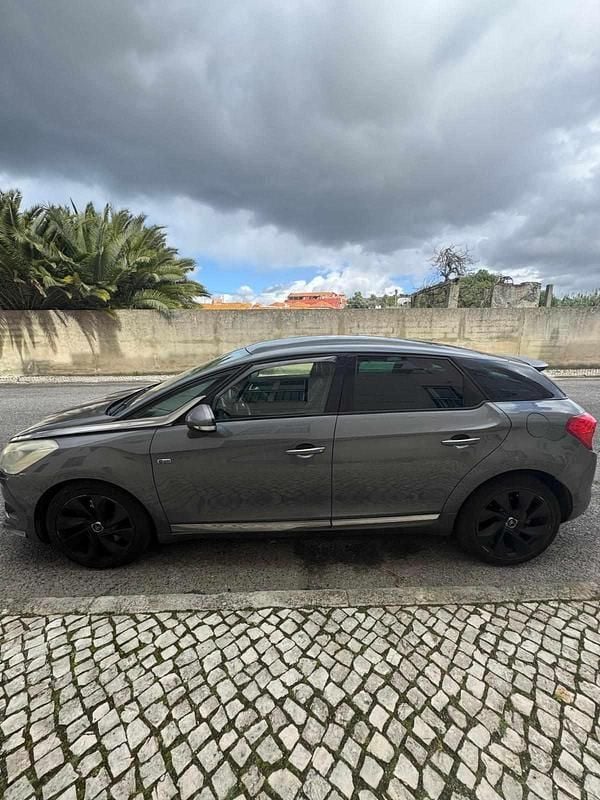 Cinzento Usado 2013 Citroën DS5 Citadino | € 8.750 (Bom preço) - Imagem 1/4
