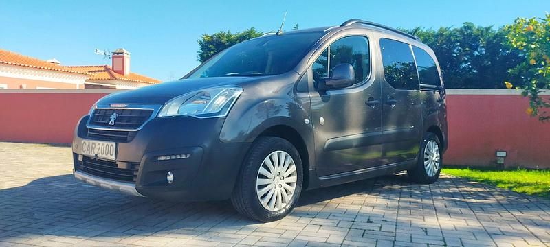Cinza Usado 2015 Peugeot Partner Outdoor Van | € 16.250 - Imagem 1/4