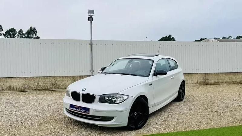 Branco glaciar Usado 2008 BMW 120 Sport Line Citadino | € 9.900 (Preço justo) - Imagem 1/1