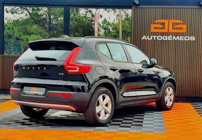 Usado Volvo XC40 Momentum 150 HP (110 kW) 2018 Preto SUV