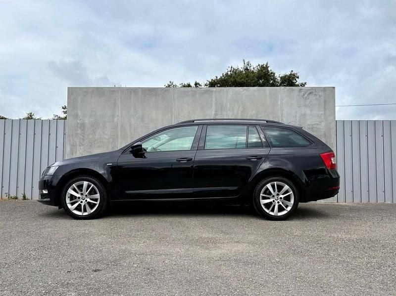 Usado Skoda Octavia 150 HP (110 kW) 2019 Preto Carrinha
