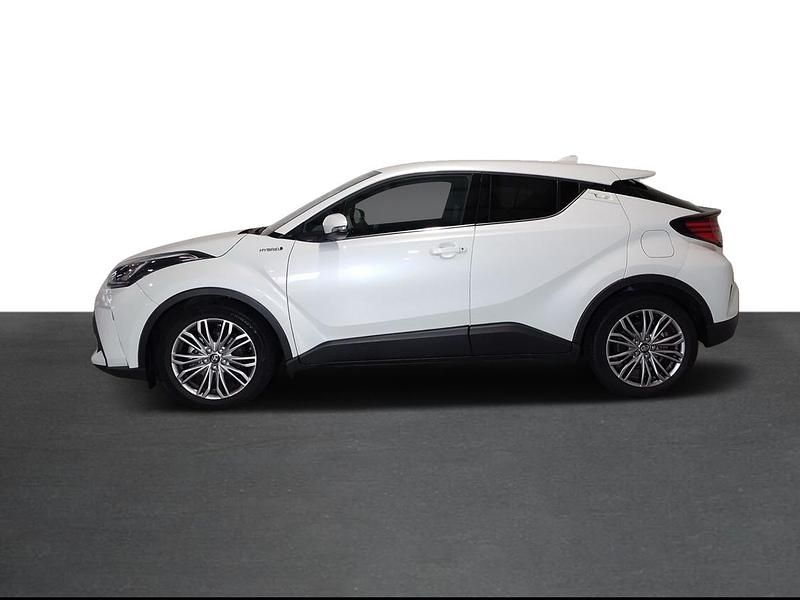 Usado Toyota C-HR Luxury 98 HP (72 kW) 2022 Branco (pintura metalizada especial) SUV