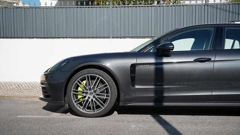 Usado Porsche Panamera 462 HP (339 kW) 2018 Preto Citadino