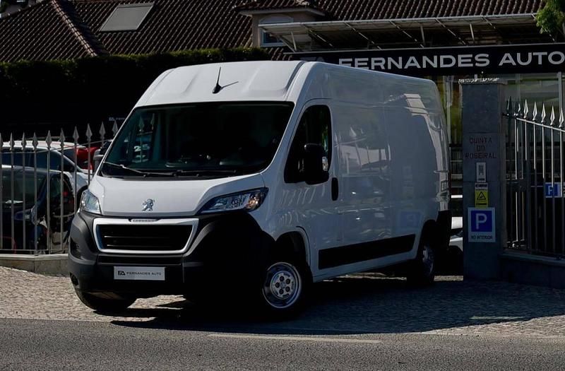 Branco Usado 2022 Peugeot Boxer Premium Van | € 18.618 (Preço justo) - Imagem 1/4