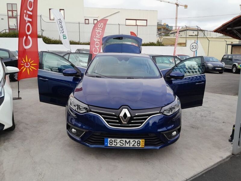 Azul Usado 2016 Renault Mégane III Bose Edition | € 18.950 - Imagem 1/4