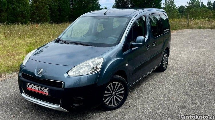 Cinza Usado 2013 Peugeot Partner Outdoor Monovolume | € 13.500 - Imagem 1/1