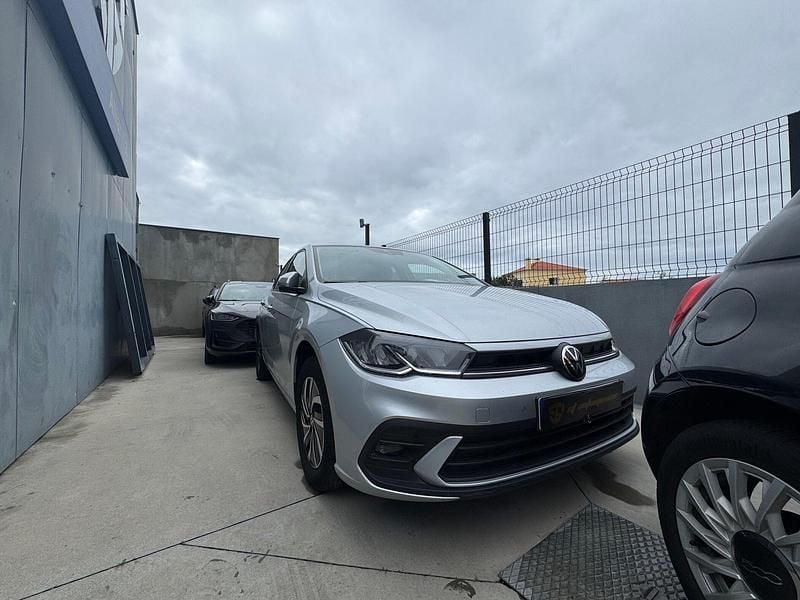 Cinza Usado 2024 VW Polo | € 18.750 (Preço justo) - Imagem 1/4