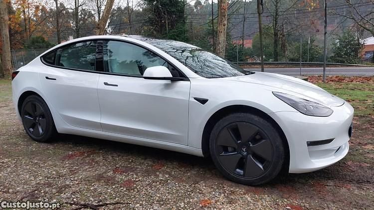 Branco Usado 2022 Tesla Model 3 Long Range AWD Sedan | € 29.900 (Bom preço) - Imagem 1/1