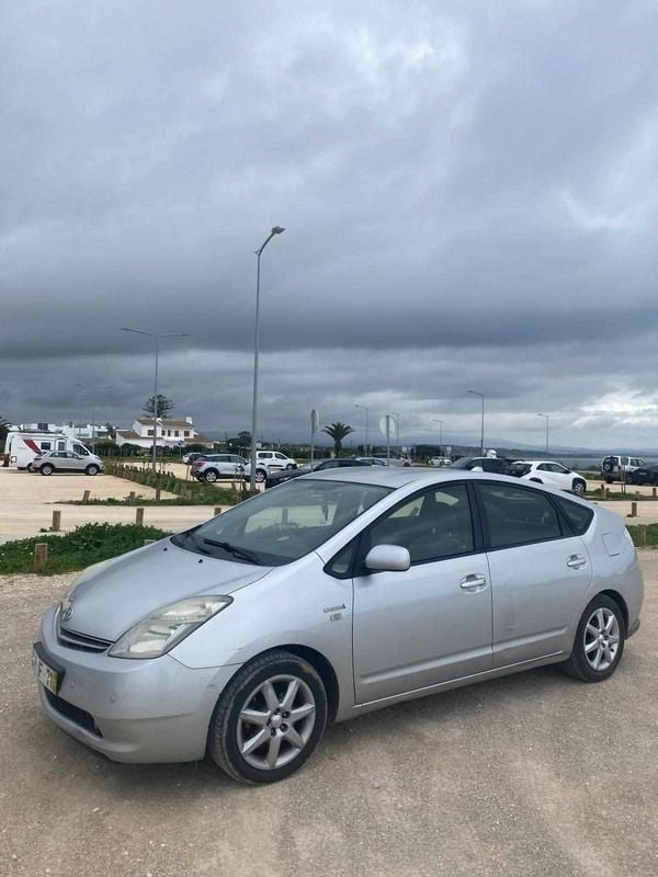Usado Toyota Prius 110 HP (80 kW) 2009 Cinzento Citadino