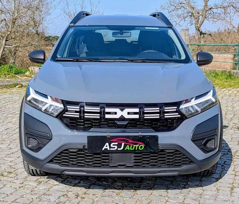 Usado Dacia Jogger Essentiel 110 HP (80 kW) 2023 Cinza Monovolume