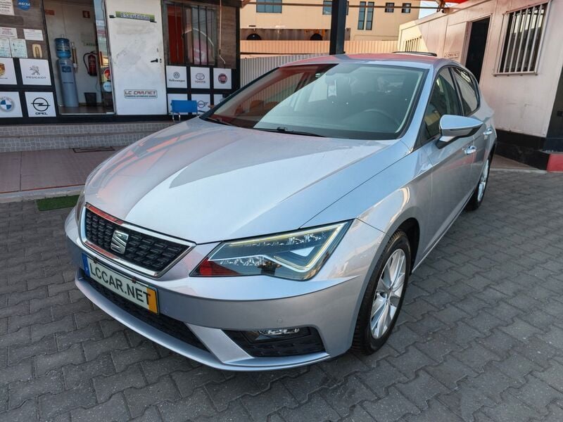 Cinza Usado 2019 Seat Leon Reference Citadino | € 17.900 (Caro) - Imagem 1/4