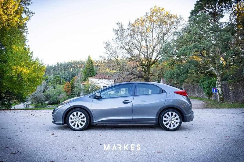 Usado Honda Civic 120 HP (88 kW) 2014 Cinzento