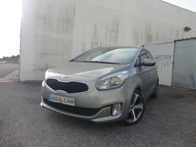 Cinza Usado 2016 Kia Carens Monovolume | € 14.900 (Super Preço) - Imagem 1/4