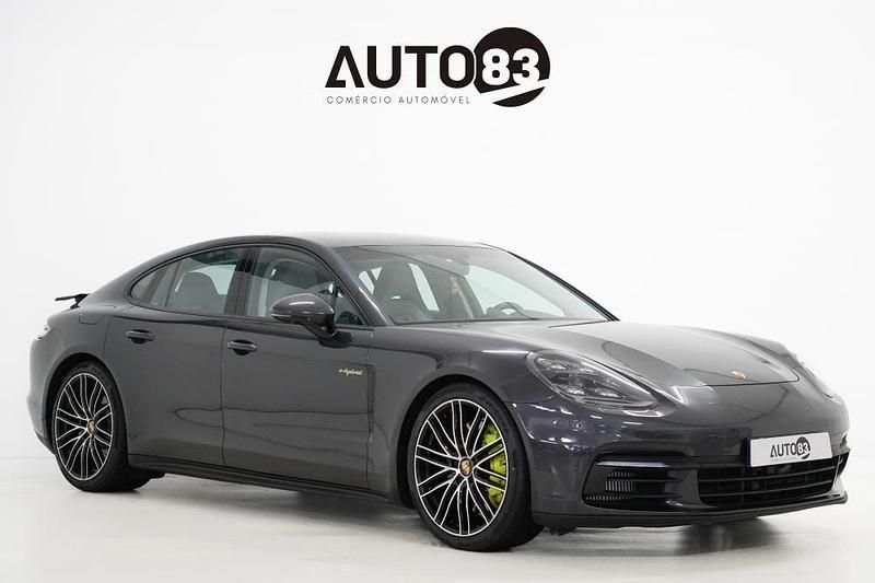 Cinzento Usado 2018 Porsche Panamera Sedan | € 73.990 (Preço justo) - Imagem 1/4