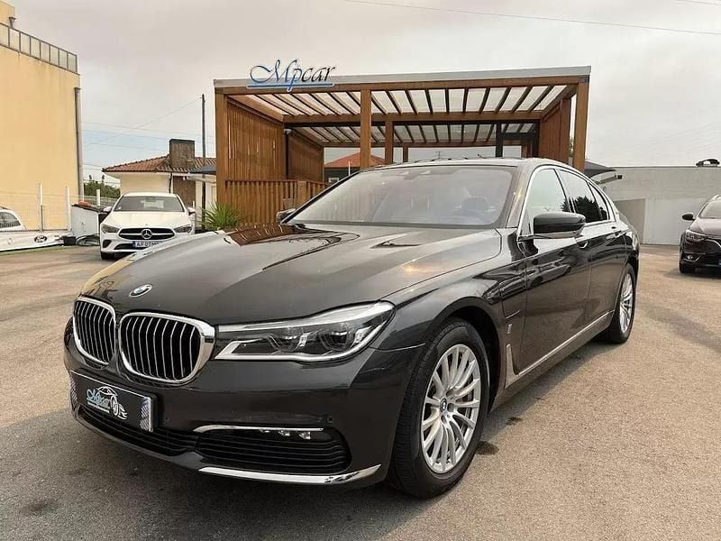 Cinza escuro Usado 2018 BMW 740 iPerformance Sedan | € 34.450 - Imagem 1/4
