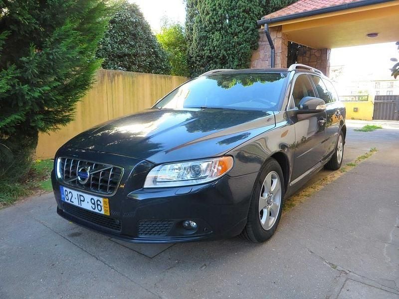 Usado 2010 Volvo V70 Momentum Carrinha | € 7.000 - Imagem 1/4