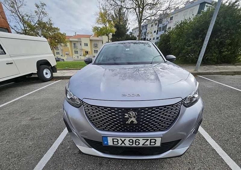 Cinzento Usado 2023 Peugeot e-2008 SUV | € 20.000 (Preço justo) - Imagem 1/4