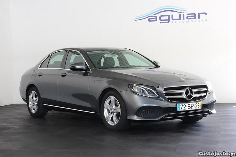 Cinza Usado 2017 Mercedes E220 Avantgarde Sedan | € 30.900 (Bom preço) - Imagem 1/1